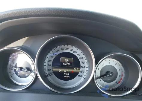 2013 Mercedes-Benz C 350 Sport z USA, uszkodzony, nr VIN WDDGF5HB0DA774982